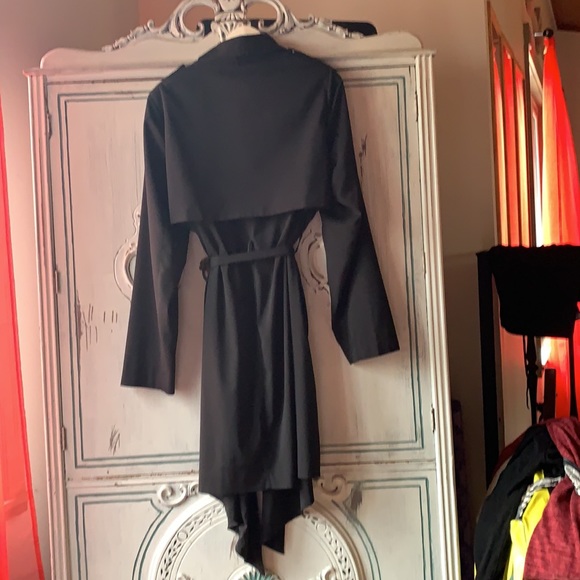 Classic mid sized trench. - Picture 2 of 2